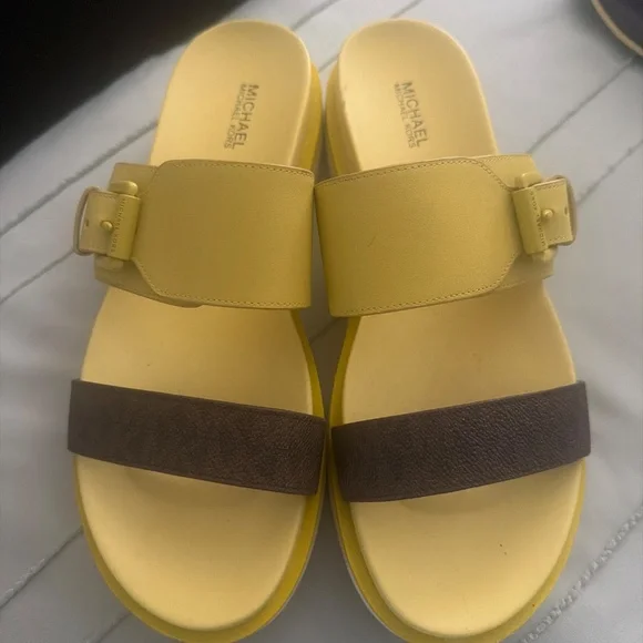Michael Kors slides and fanny pack - Picture 2 of 3